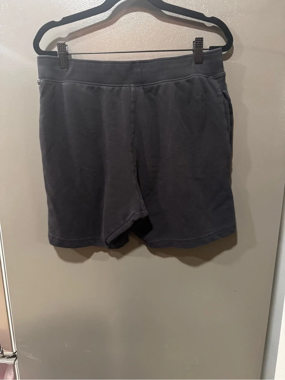 Gymshark Men’s Charcoal Logo Athletic Shorts Size Large